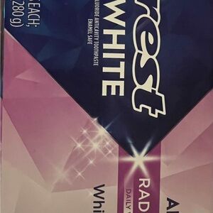 Crest 3D White Radiant Mint Toothpaste - Blue and Purple